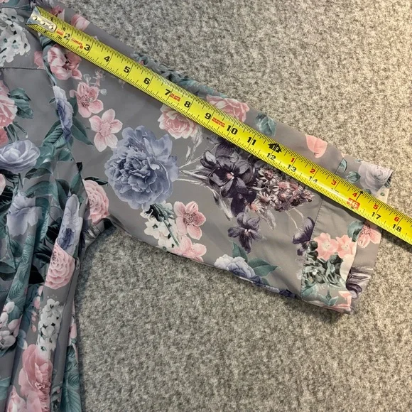 Torrid Women’s Harper Floral Georgette Blouse Size 1 XL Gray Pink 3/4 Sleeve - Picture 8 of 10